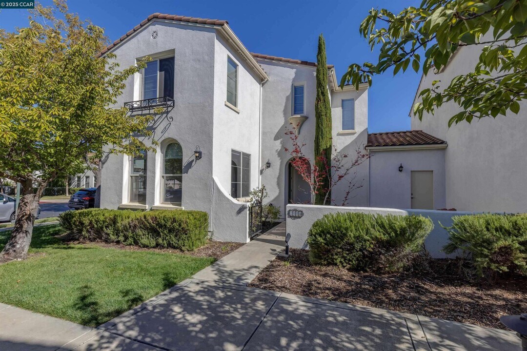 2000 Amaryllis Cir in San Ramon, CA - Building Photo
