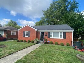 2112 St Michael Dr in Lexington, KY - Building Photo