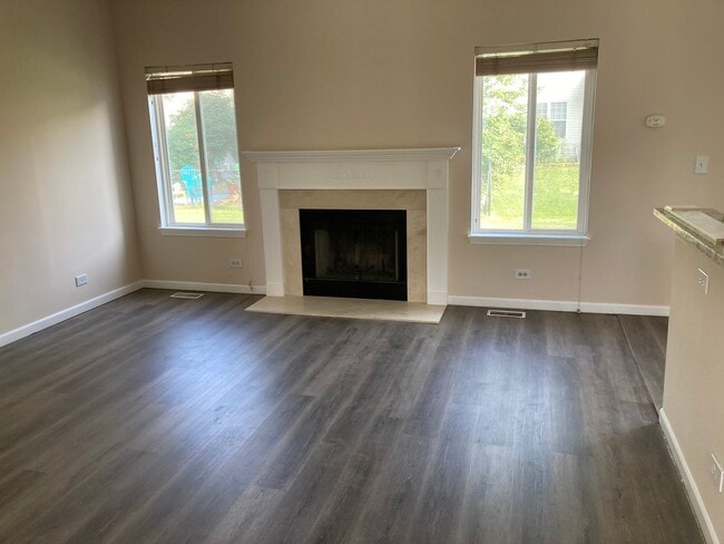 12 Gail Ct in Lake In The Hills, IL - Building Photo - Building Photo