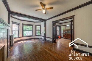 2426 N Sawyer Ave, Unit 1W in Chicago, IL - Building Photo