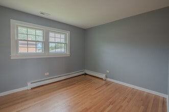 323 Marshall Rd in Bensenville, IL - Building Photo - Building Photo