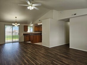 2926 Iris St in West Richland, WA - Building Photo - Building Photo