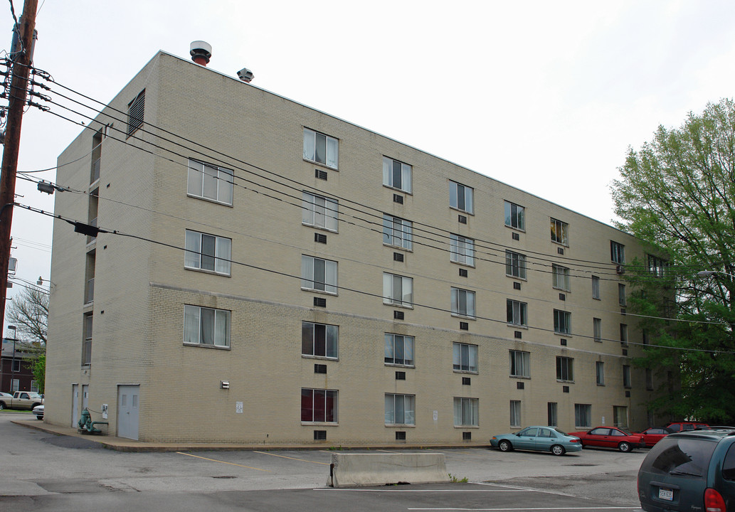 Brooks Manor in Charleston, WV - Building Photo