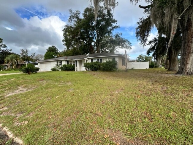 8353 Lawfin St S in Jacksonville, FL - Foto de edificio - Building Photo