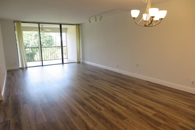 6562 Boca Del Mar Dr in Boca Raton, FL - Building Photo - Building Photo