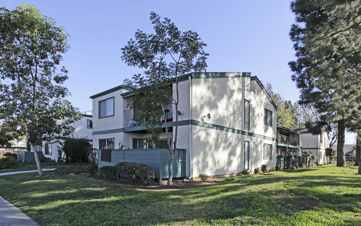 Pepperwood Meadows in Escondido, CA - Building Photo