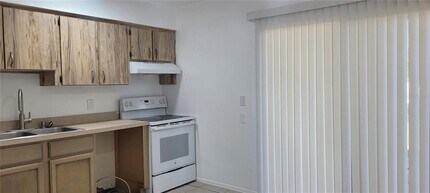 2461 Dryer Ave in Largo, FL - Building Photo - Building Photo