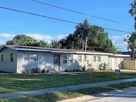 7075 47th St N in Pinellas Park, FL - Building Photo