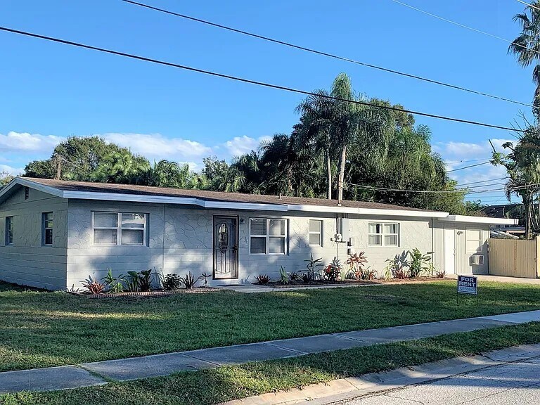 7075 47th St N in Pinellas Park, FL - Building Photo