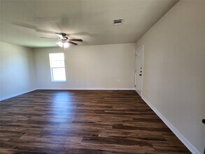 2402 14th Ave N in Texas City, TX - Building Photo - Building Photo