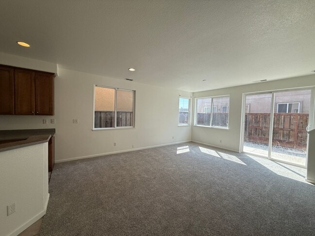 6 Outer Banks Pl in Sacramento, CA - Building Photo - Building Photo