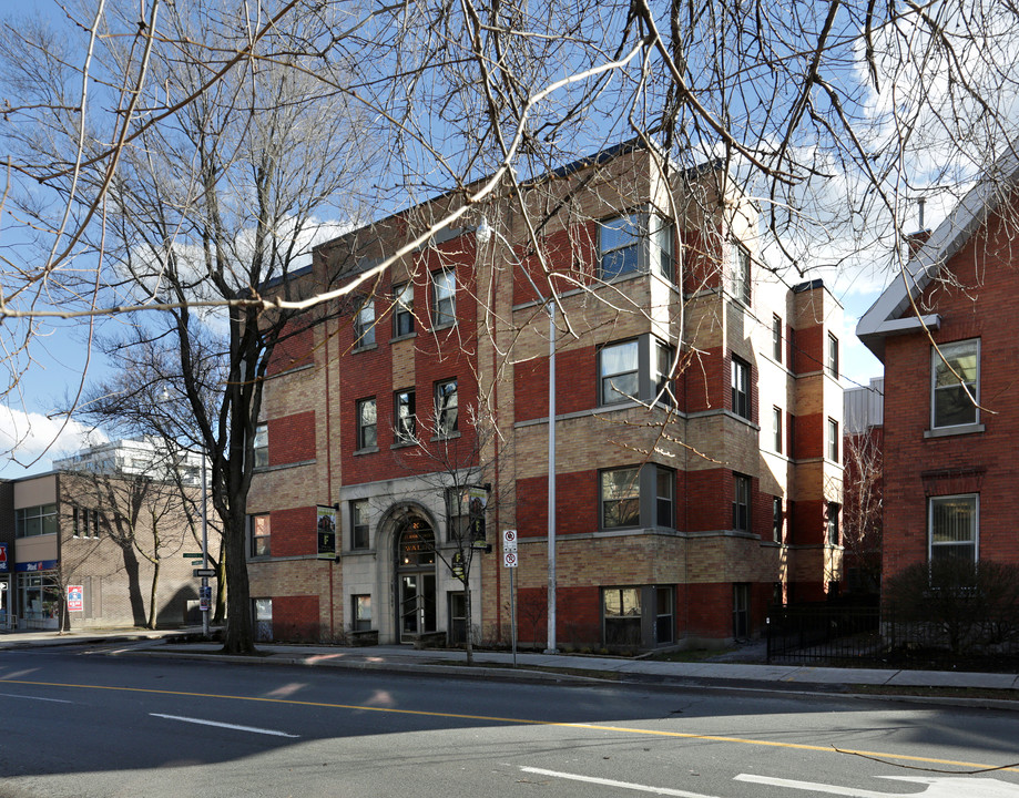 200 Laurier Ave E in Ottawa, ON - Building Photo