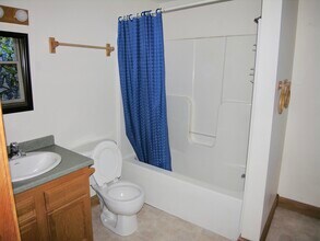 163 Bennoch Rd in Orono, ME - Foto de edificio - Building Photo