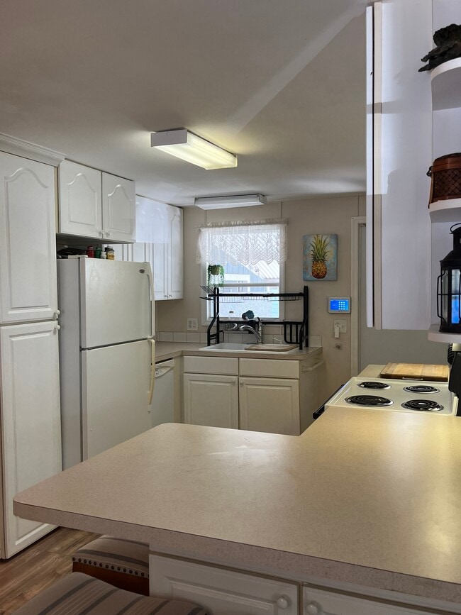 8145 SE Wren Ave in Hobe Sound, FL - Building Photo - Building Photo