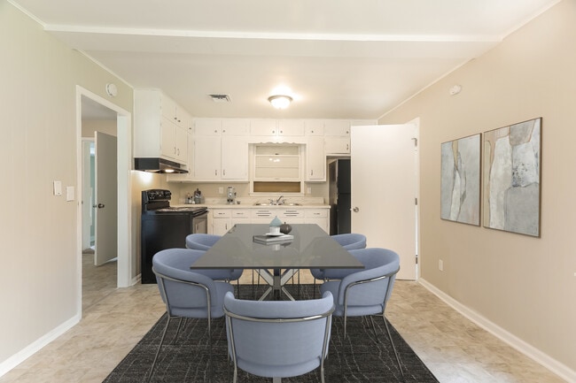 241 Lake Dr NE in Birmingham, AL - Building Photo - Building Photo