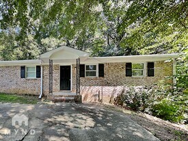 71 Sheila Ln in Powder Springs, GA - Building Photo