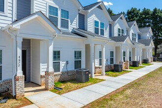 Prosperity View Townhomes in Charlotte, NC - Building Photo - Building Photo