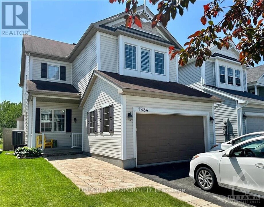 1934 Pennyroyal Crescent in Ottawa, ON - Building Photo