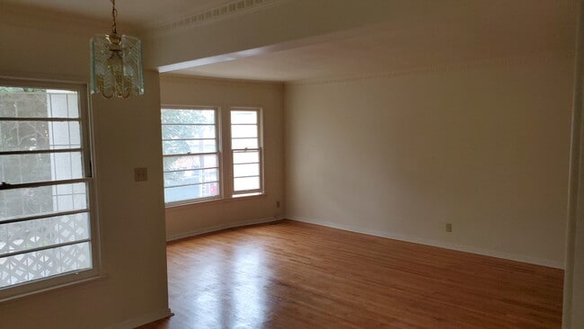 5080 Pickford St, Unit 5080