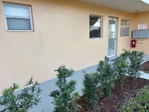 2182 NE 1st Way, Unit 105 in Boynton Beach, FL - Foto de edificio - Building Photo