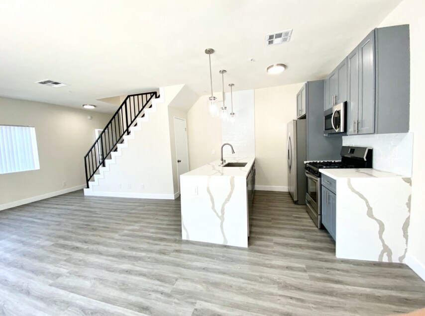 6941 Hazeltine Ave in Los Angeles, CA - Building Photo