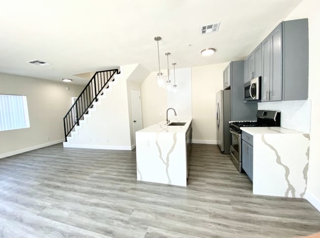 property at 6941 Hazeltine Ave
