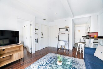 809 9th Ave in New York, NY - Building Photo - Building Photo