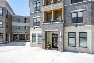 Element 30 Apartments in Kearney, NE - Foto de edificio - Building Photo