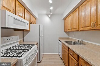 114 Mountain Rd in Glen Burnie, MD - Building Photo - Building Photo