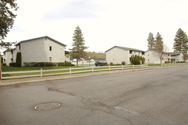 3831-3847 E 2nd Ave in Post Falls, ID - Foto de edificio - Building Photo