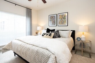 Richmond Towne Homes in Houston, TX - Building Photo - Interior Photo