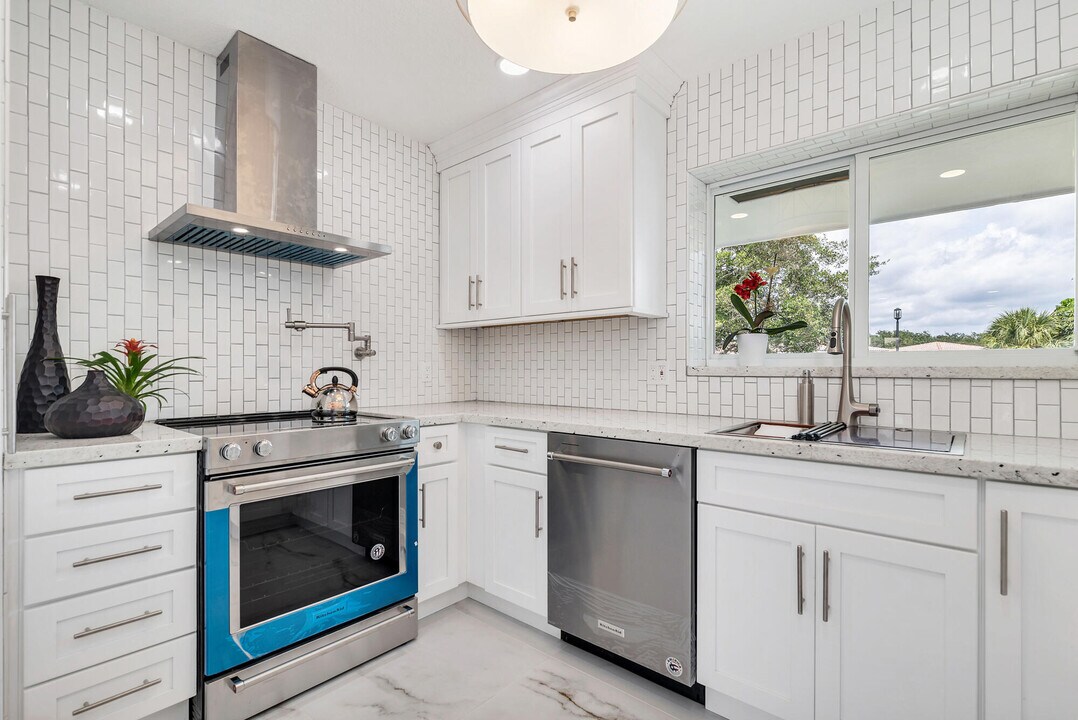 331 Tequesta Dr in Jupiter, FL - Building Photo