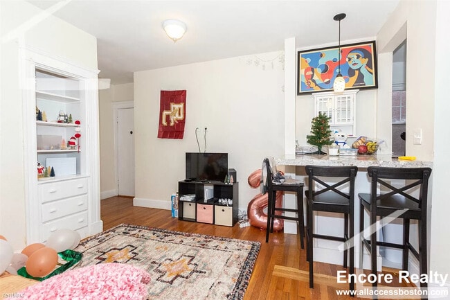 property at 2003 Commonwealth Ave