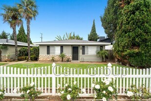 219 Knox Pl in Costa Mesa, CA - Building Photo