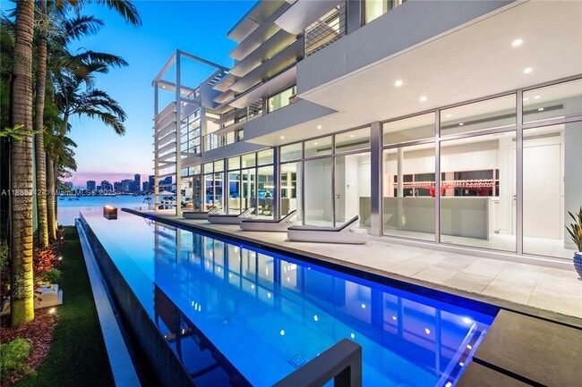 property at 440 S Hibiscus Dr