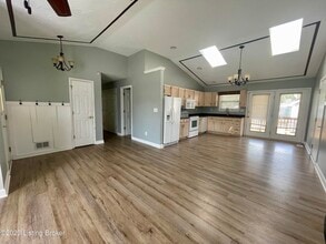 7803 Texlyn Ct in Louisville, KY - Foto de edificio - Building Photo