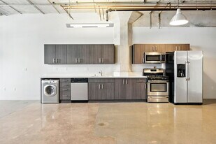 825 East 4th St in Los Angeles, CA - Building Photo