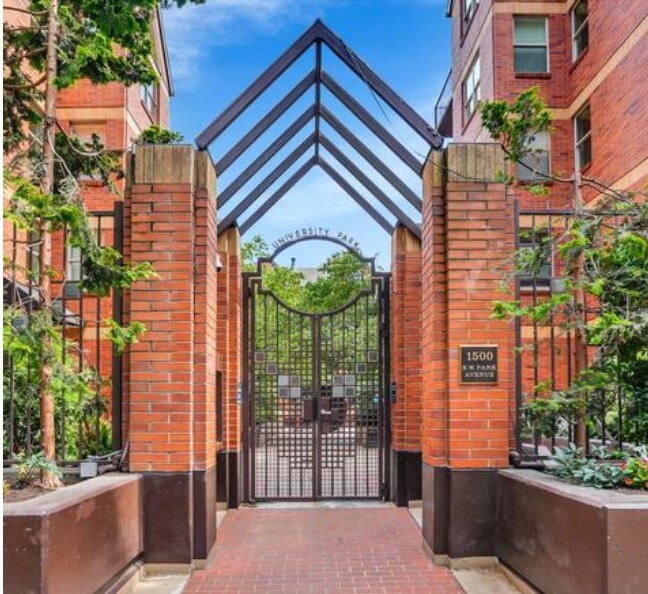 1500 SW Park Ave, Unit 306 in Portland, OR - Building Photo - Building Photo