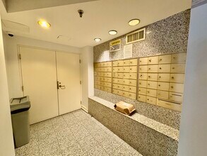 1933 Commonwealth Ave, Unit 401 in Boston, MA - Building Photo - Building Photo