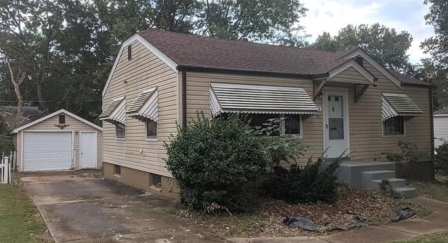 property at 1906 Bainbridge Dr