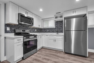 2424 W Hollywood Ave in Chicago, IL - Building Photo - Building Photo
