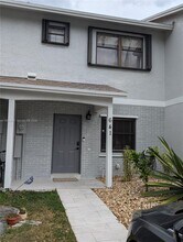 641 NW 105th Way in Pembroke Pines, FL - Building Photo - Building Photo