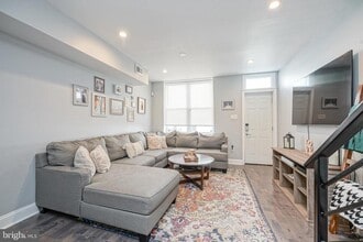446 Emily St in Philadelphia, PA - Building Photo - Building Photo