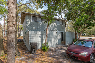 712 SW 70th Ter in Gainesville, FL - Building Photo - Building Photo