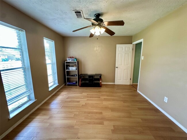 property at 1820 Aspen Ln