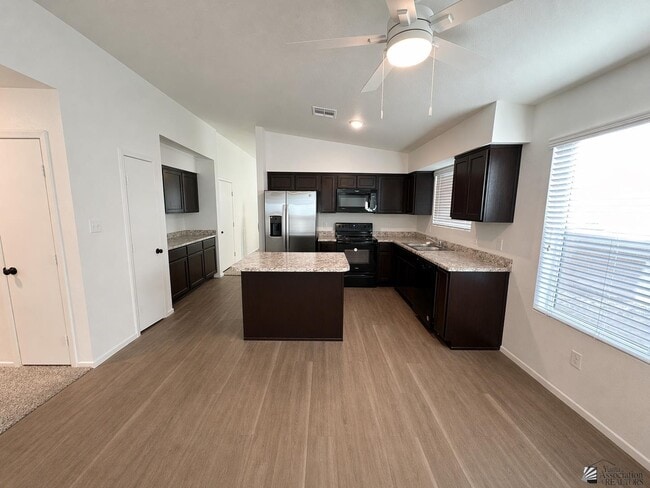 4612 S Desert Willow Wy in Yuma, AZ - Building Photo - Building Photo