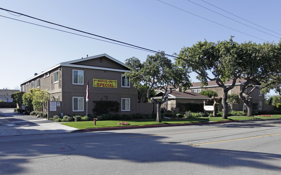 241 W Wilson St in Costa Mesa, CA - Building Photo