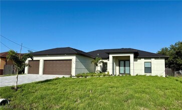 302 SW 14th Ave in Cape Coral, FL - Foto de edificio - Building Photo