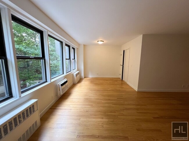 EAST 36 STREET in New York, NY - Building Photo - Building Photo