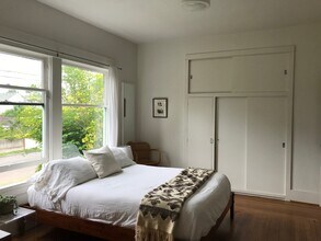 2407 SE Division St, Unit 2407 in Portland, OR - Foto de edificio - Building Photo